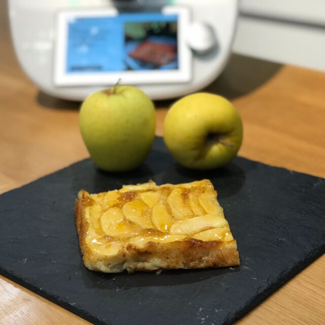 Tarta de manzana con glaseado de albaricoque